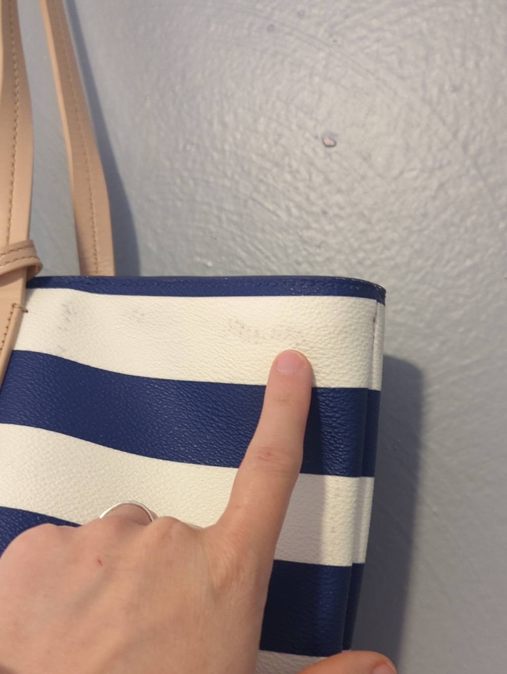 Kate Spade New York Cow Leather Tote Bag White And Navy Stripe With Keychain - Picture 8 of 16